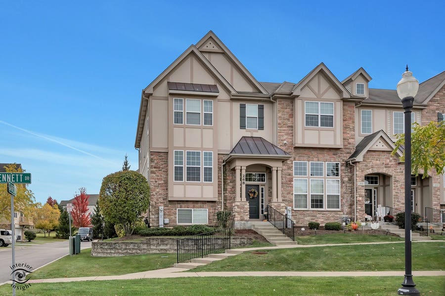 Property photo for 268 Bennett Drive, Carol Stream, IL