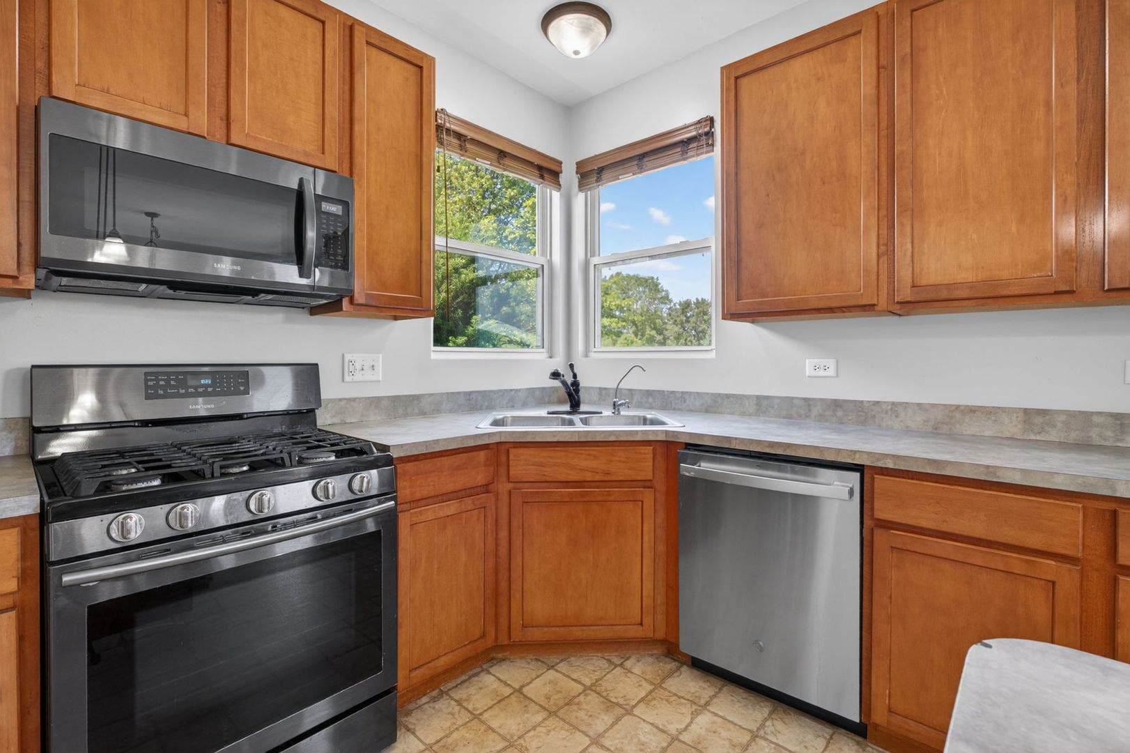 25204 Spring Street, Manhattan, IL 60442 25204 Spring Street, Manhattan, IL 60442