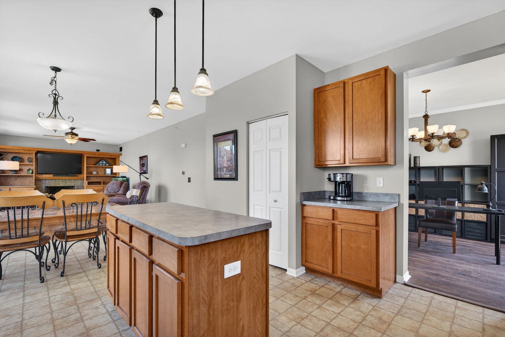 25204 Spring Street, Manhattan, IL 60442 25204 Spring Street, Manhattan, IL 60442