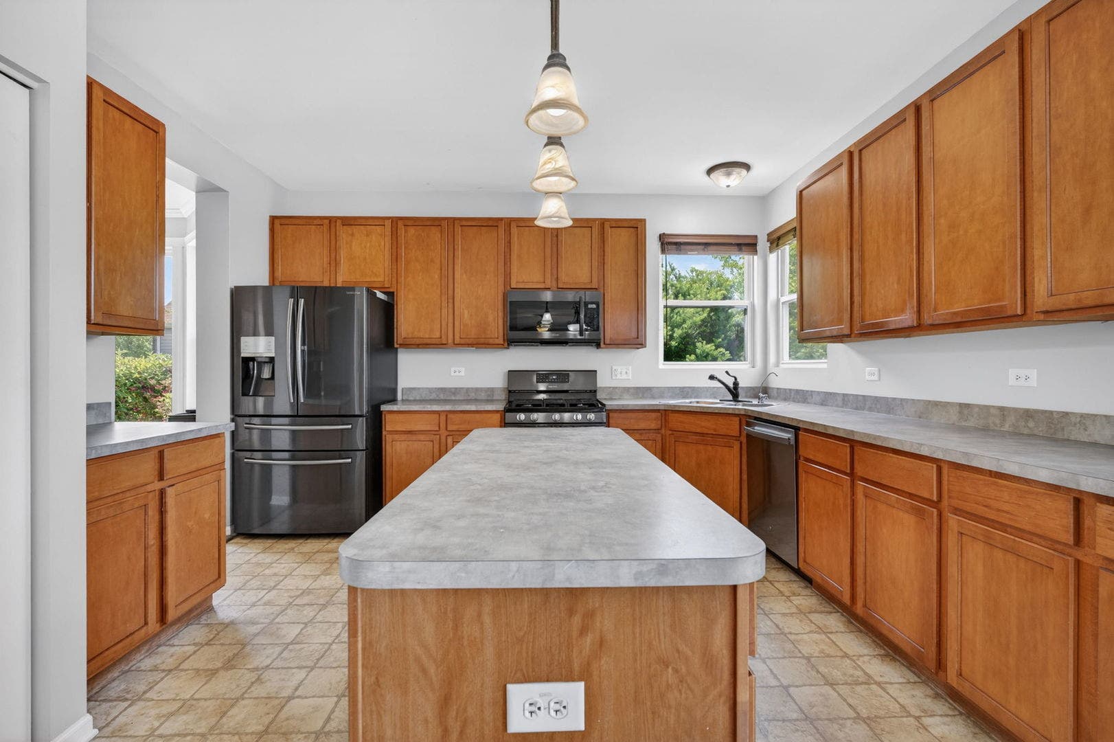 25204 Spring Street, Manhattan, IL 60442 25204 Spring Street, Manhattan, IL 60442