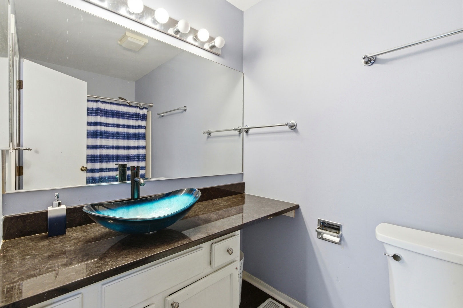 2860 Bridgeport Lane, Aurora, IL 60504 2860 Bridgeport Lane, Aurora, IL 60504