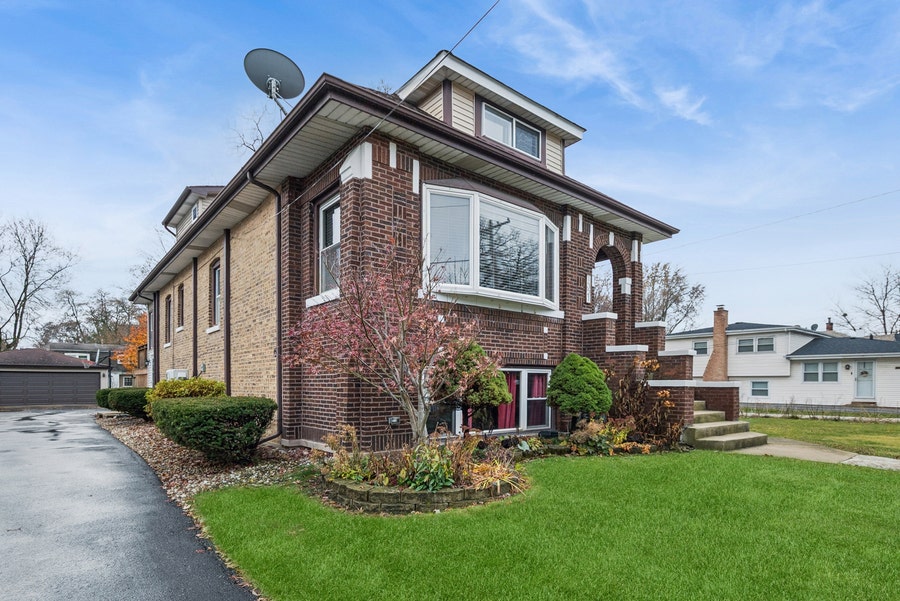 Property photo for 1321 Ridge Road, Homewood, IL