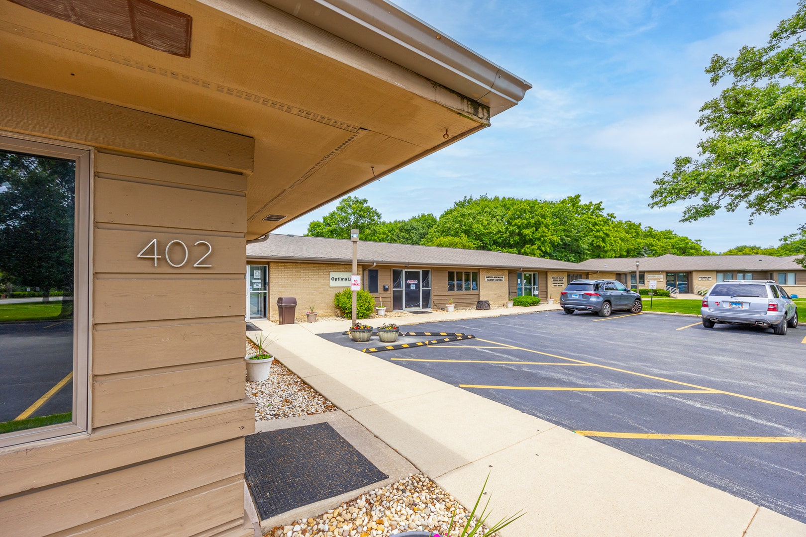 402 W Boughton Road, Bolingbrook, IL 60440 402 W Boughton Road, Bolingbrook, IL 60440