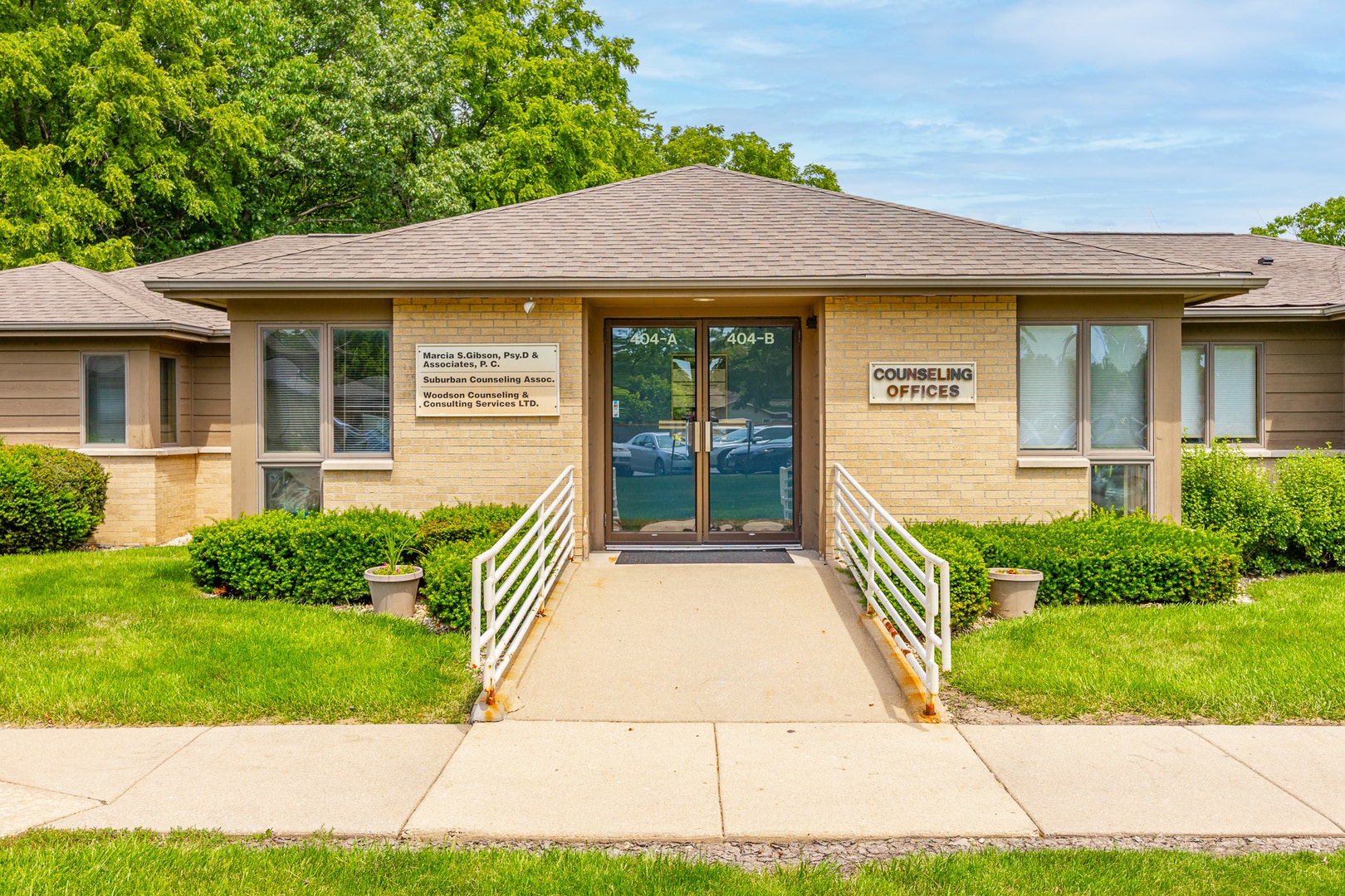 402 W Boughton Road, Bolingbrook, IL 60440 402 W Boughton Road, Bolingbrook, IL 60440