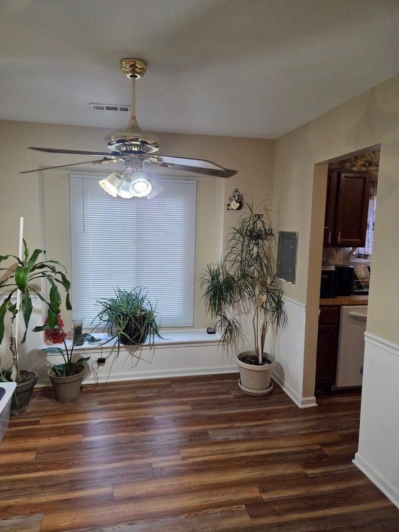5 E Fernwood Drive, Bolingbrook, IL 60440 5 E Fernwood Drive, Bolingbrook, IL 60440