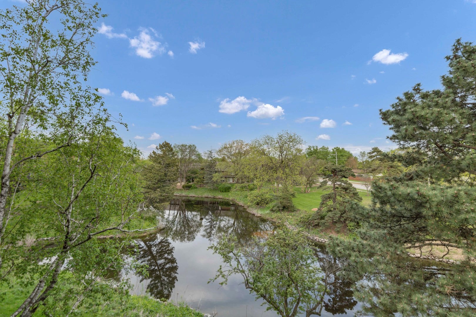 8025 Woodglen Lane, #309, Downers Grove, IL 60516 8025 Woodglen Lane, #309, Downers Grove, IL 60516
