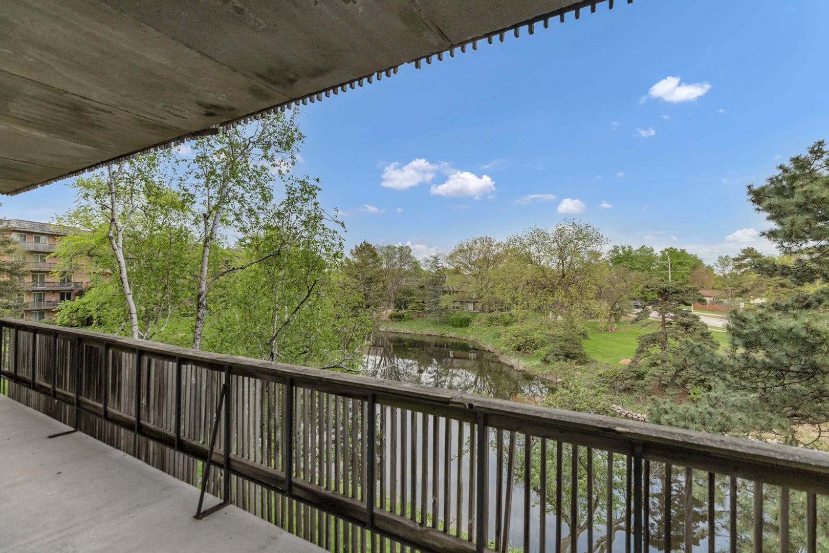8025 Woodglen Lane, #309, Downers Grove, IL 60516 8025 Woodglen Lane, #309, Downers Grove, IL 60516