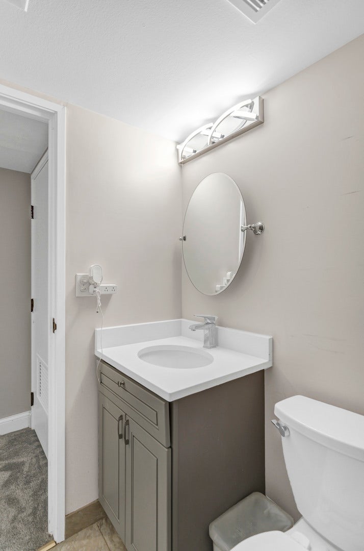 8025 Woodglen Lane, #309, Downers Grove, IL 60516 8025 Woodglen Lane, #309, Downers Grove, IL 60516