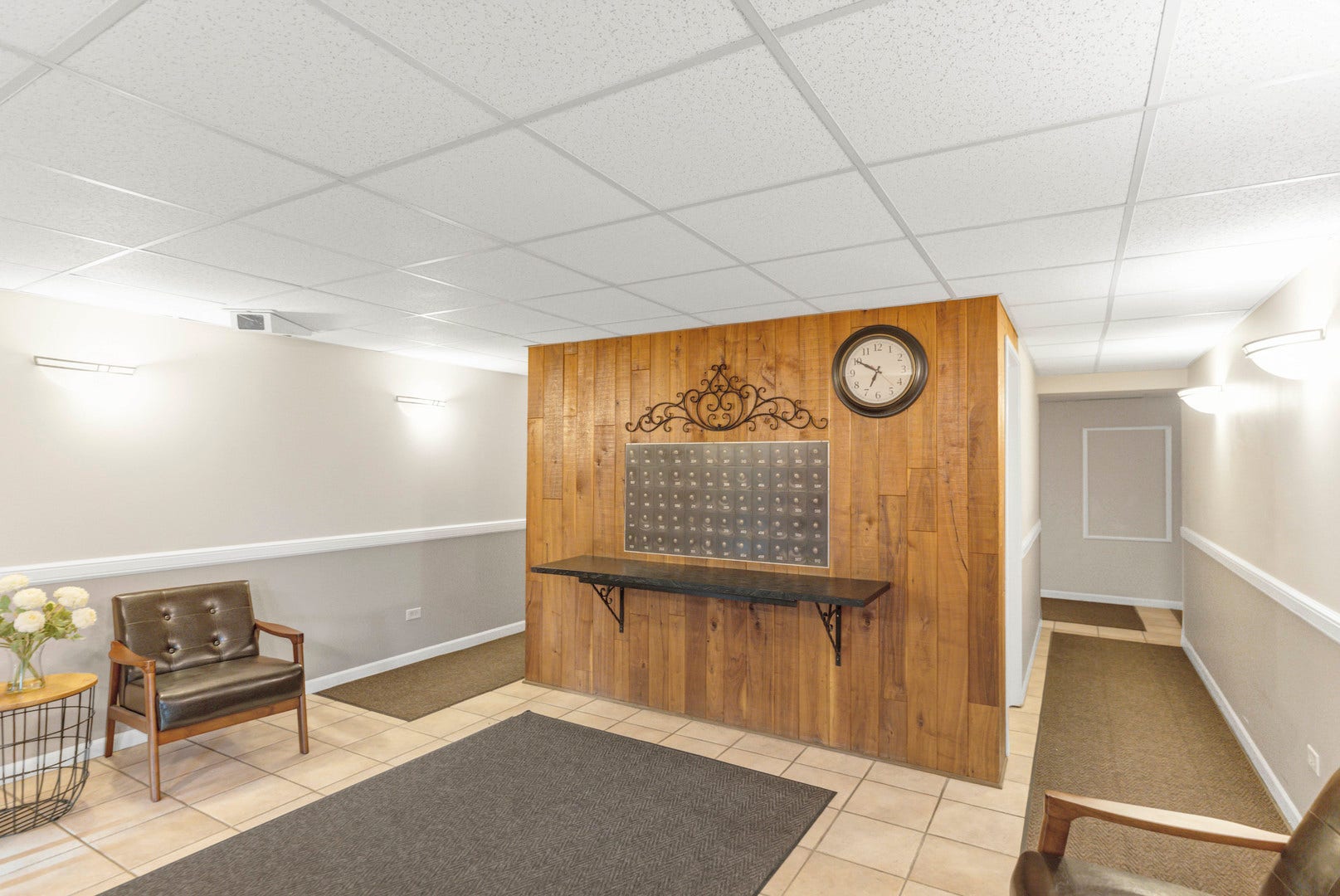 8025 Woodglen Lane, #309, Downers Grove, IL 60516 Building Lobby