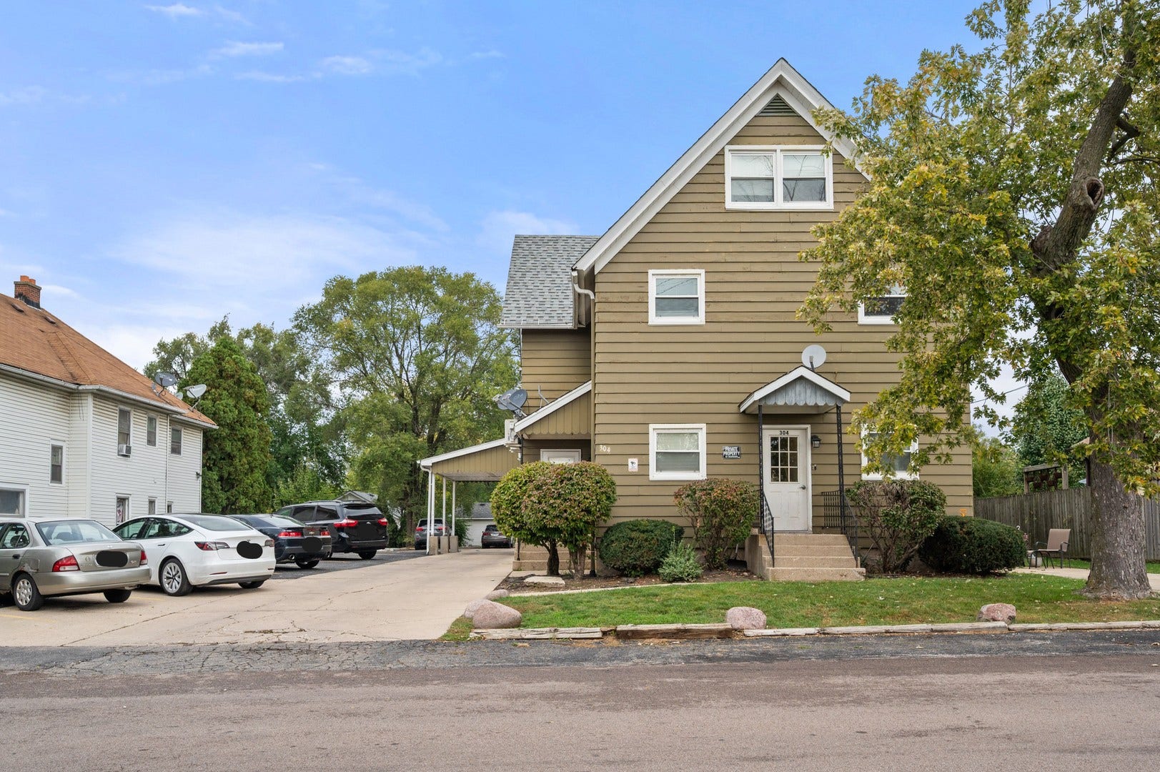 304 Hankes Avenue, Aurora, IL 60505