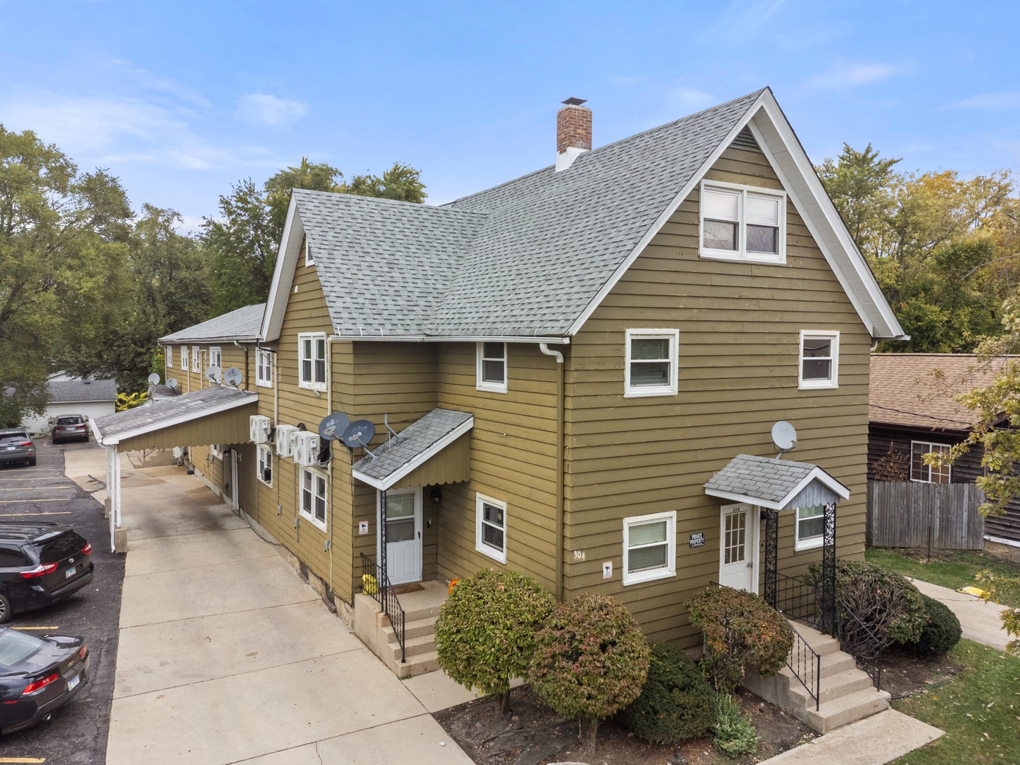304 Hankes Avenue, Aurora, IL 60505