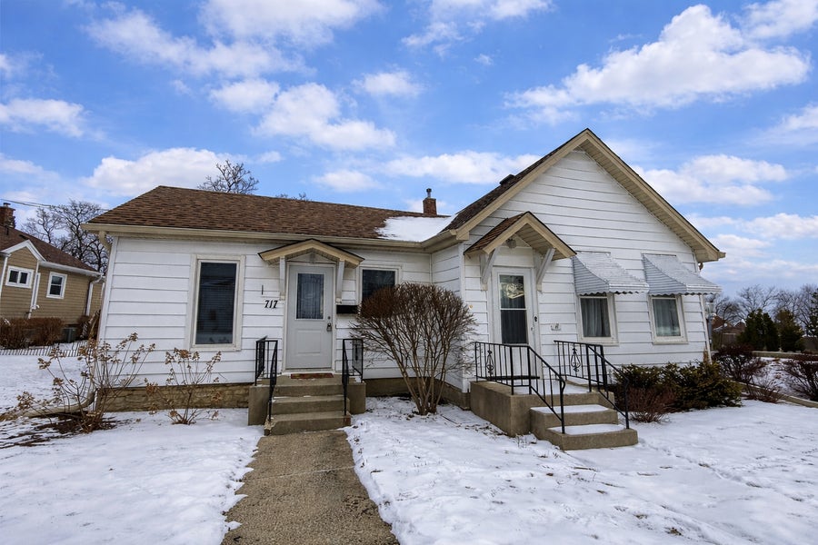Property photo for 717 Warner Avenue, Lemont, IL