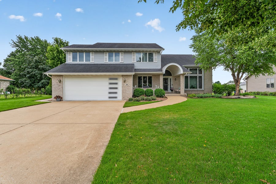 Property photo for 604 Mahoney Drive, Minooka, IL