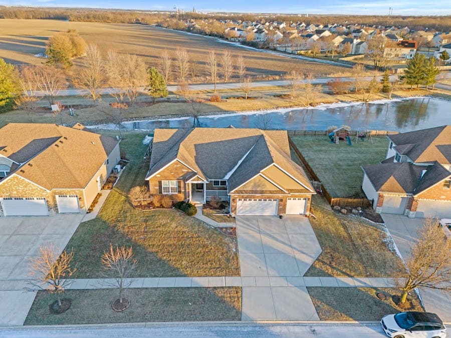 Property photo for 428 E Frontier Drive, Minooka, IL