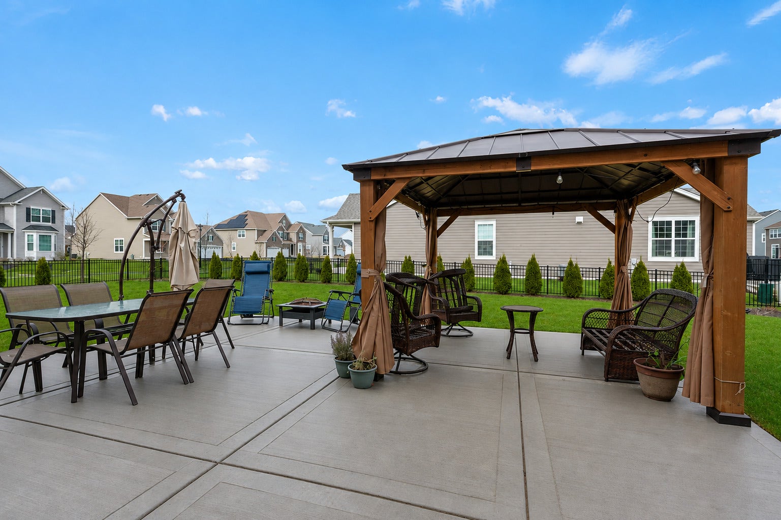 3579 Emerald Road, Elgin, IL 60124 3579 Emerald Road, Elgin, IL 60124
