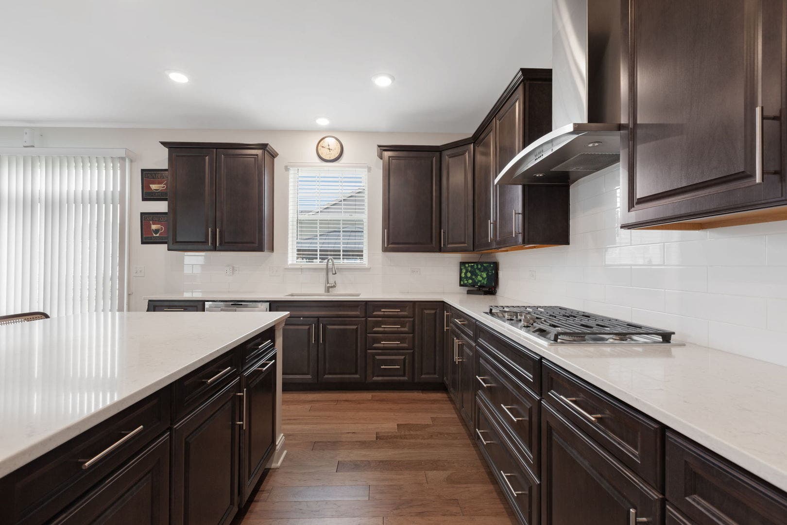 3579 Emerald Road, Elgin, IL 60124 3579 Emerald Road, Elgin, IL 60124