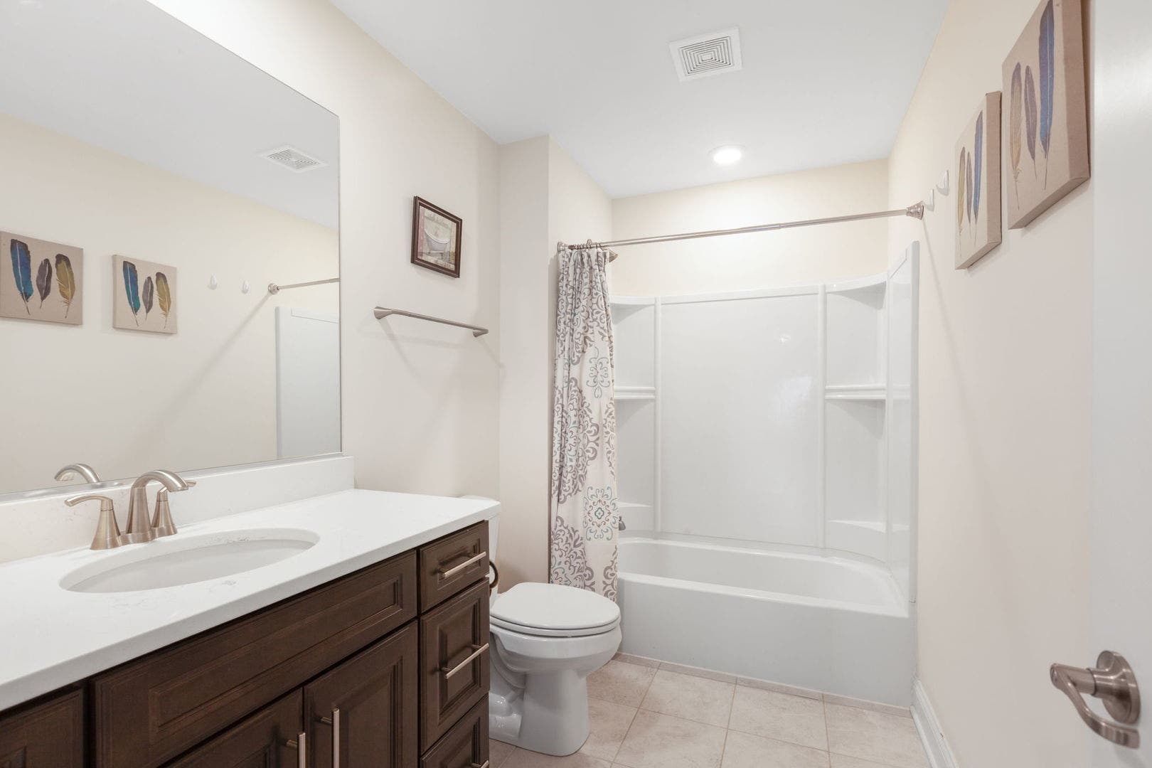 3579 Emerald Road, Elgin, IL 60124 3579 Emerald Road, Elgin, IL 60124