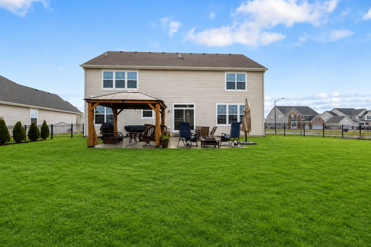 3579 Emerald Road, Elgin, IL 60124 3579 Emerald Road, Elgin, IL 60124