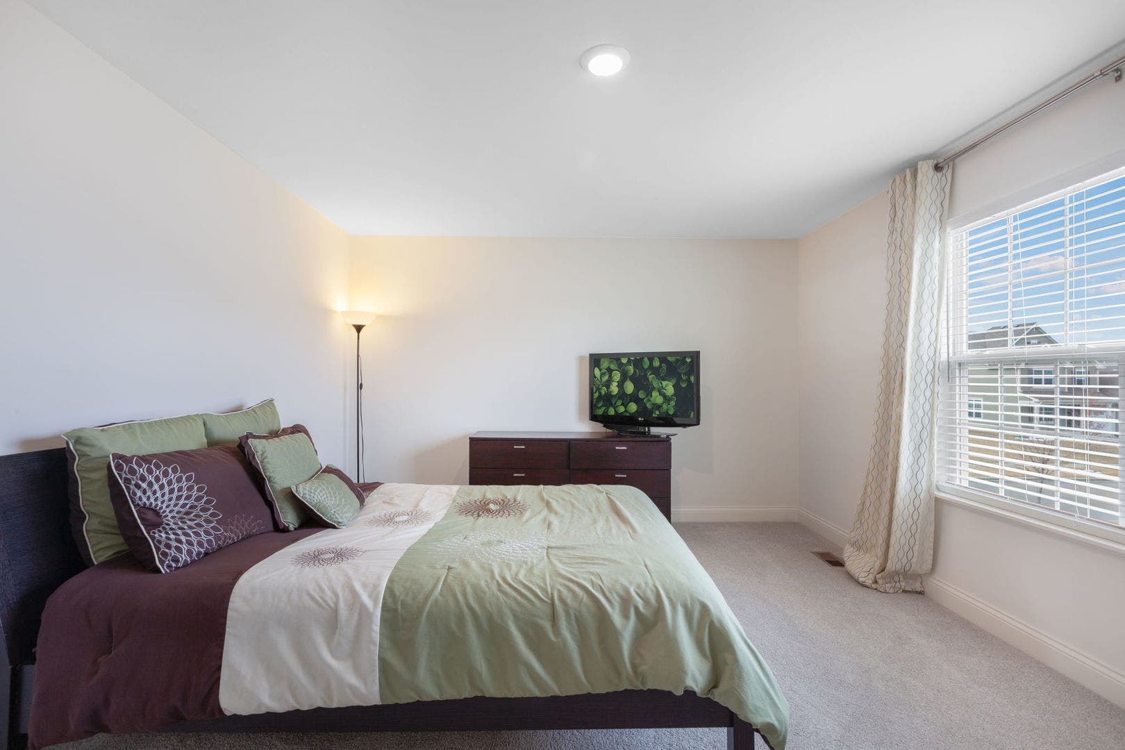 3579 Emerald Road, Elgin, IL 60124 3579 Emerald Road, Elgin, IL 60124