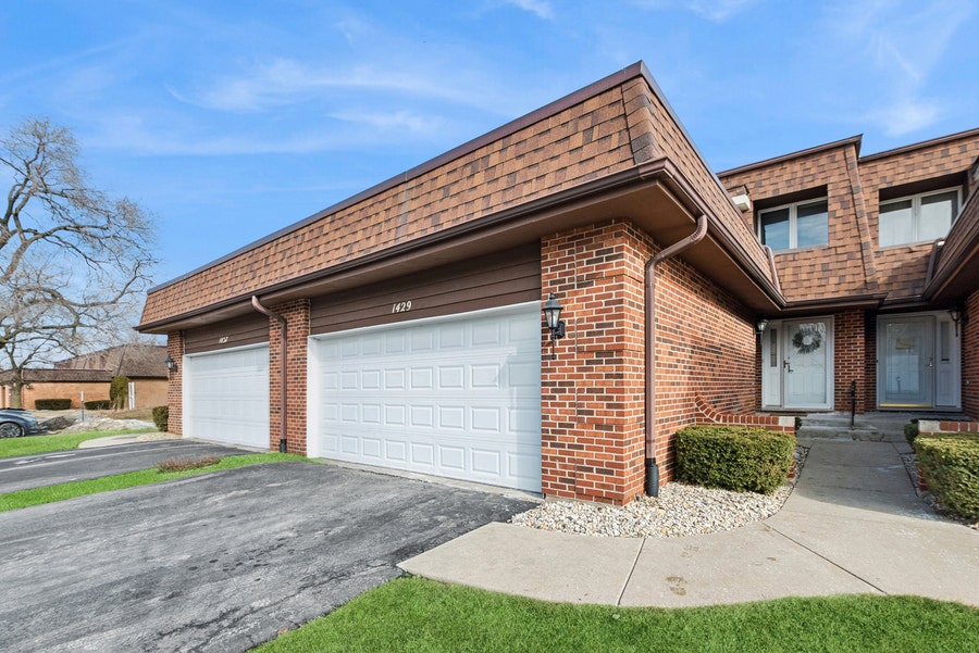 Property photo for 1429 Woodhollow Drive, Flossmoor, IL