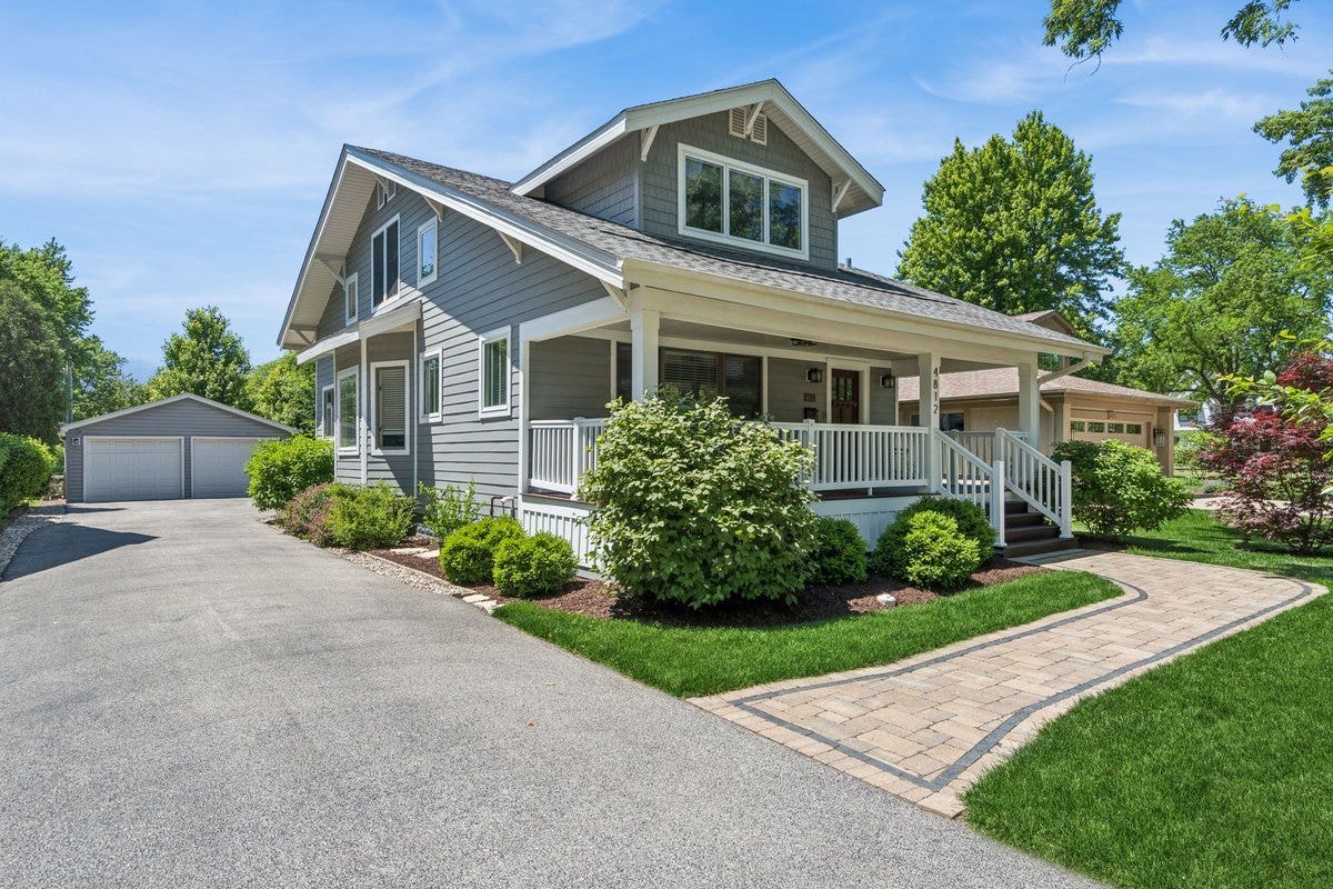 4812 Stonewall Avenue, Downers Grove, IL 60515