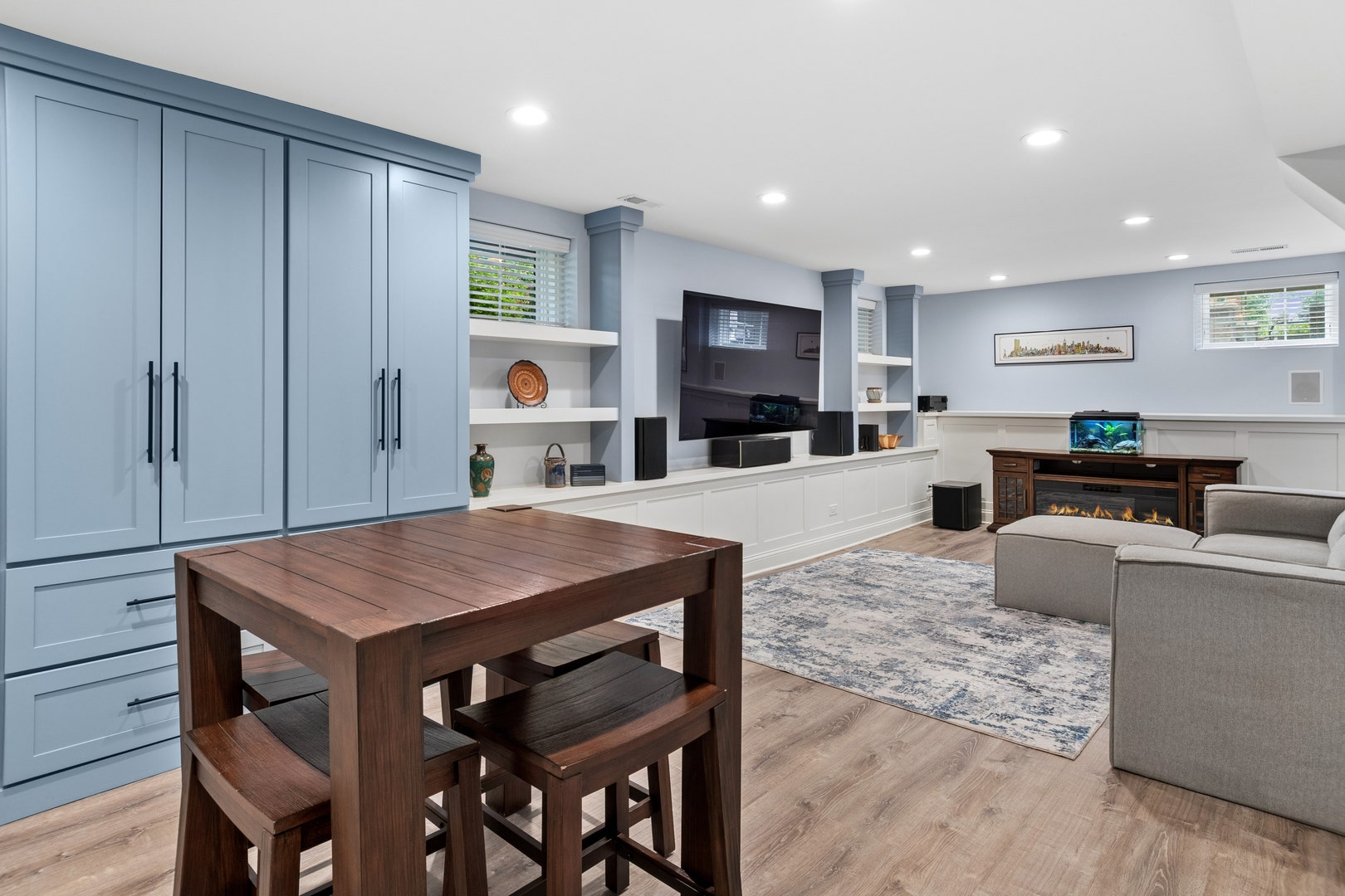 Extensive built-ins and surround sound