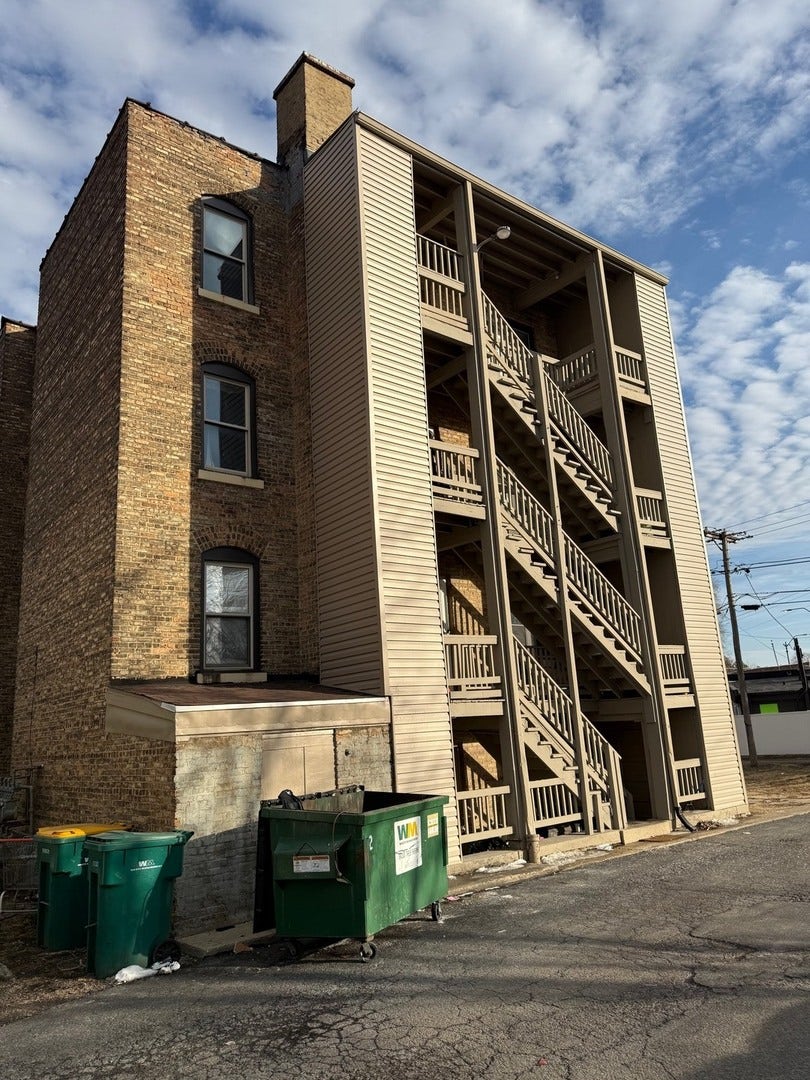 209 N Center Street, Joliet, IL 60435 209 N Center Street, Joliet, IL 60435