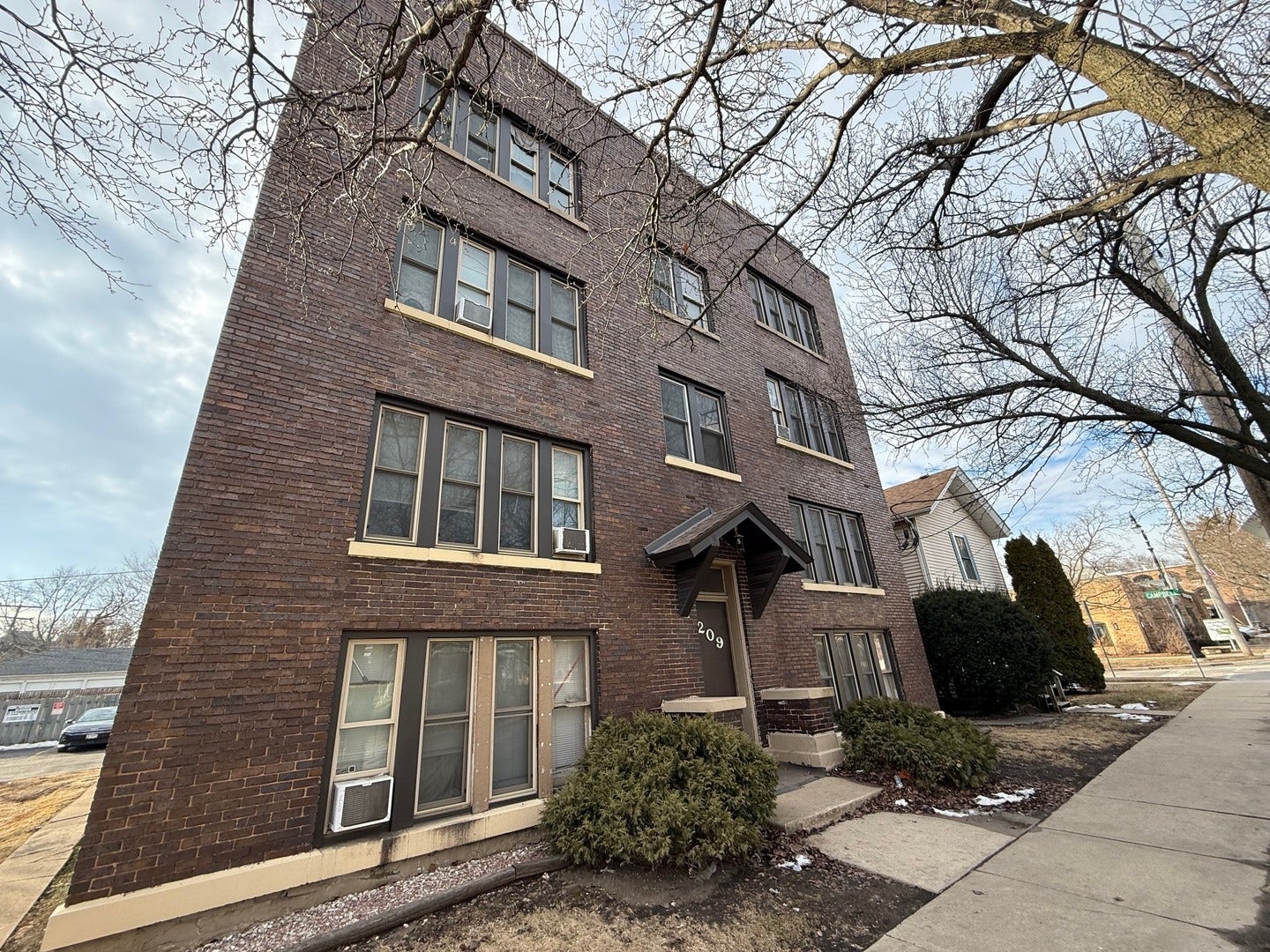209 N Center Street, Joliet, IL 60435 209 N Center Street, Joliet, IL 60435