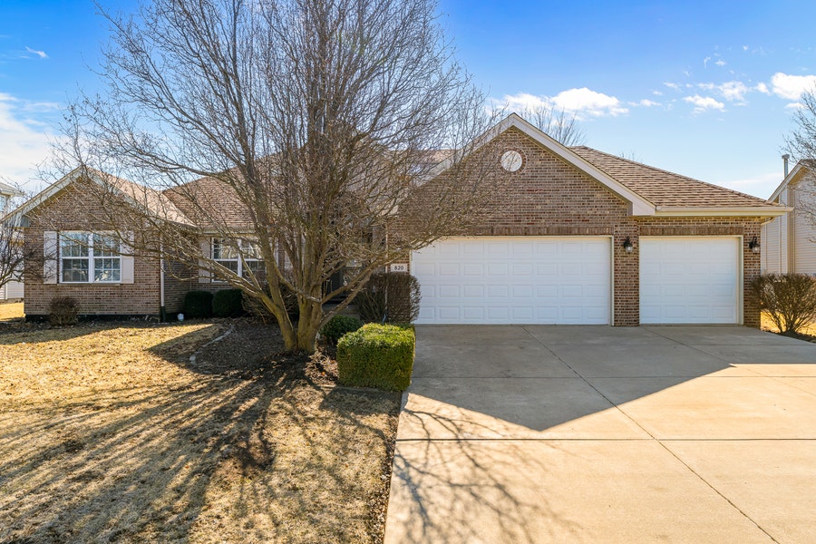 Property photo for 820 W Locust Lane, Peotone, IL