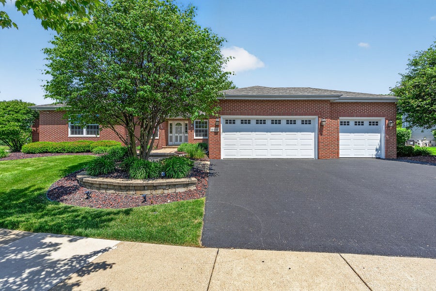 Property photo for 16946 Mohican Drive, Lockport, IL