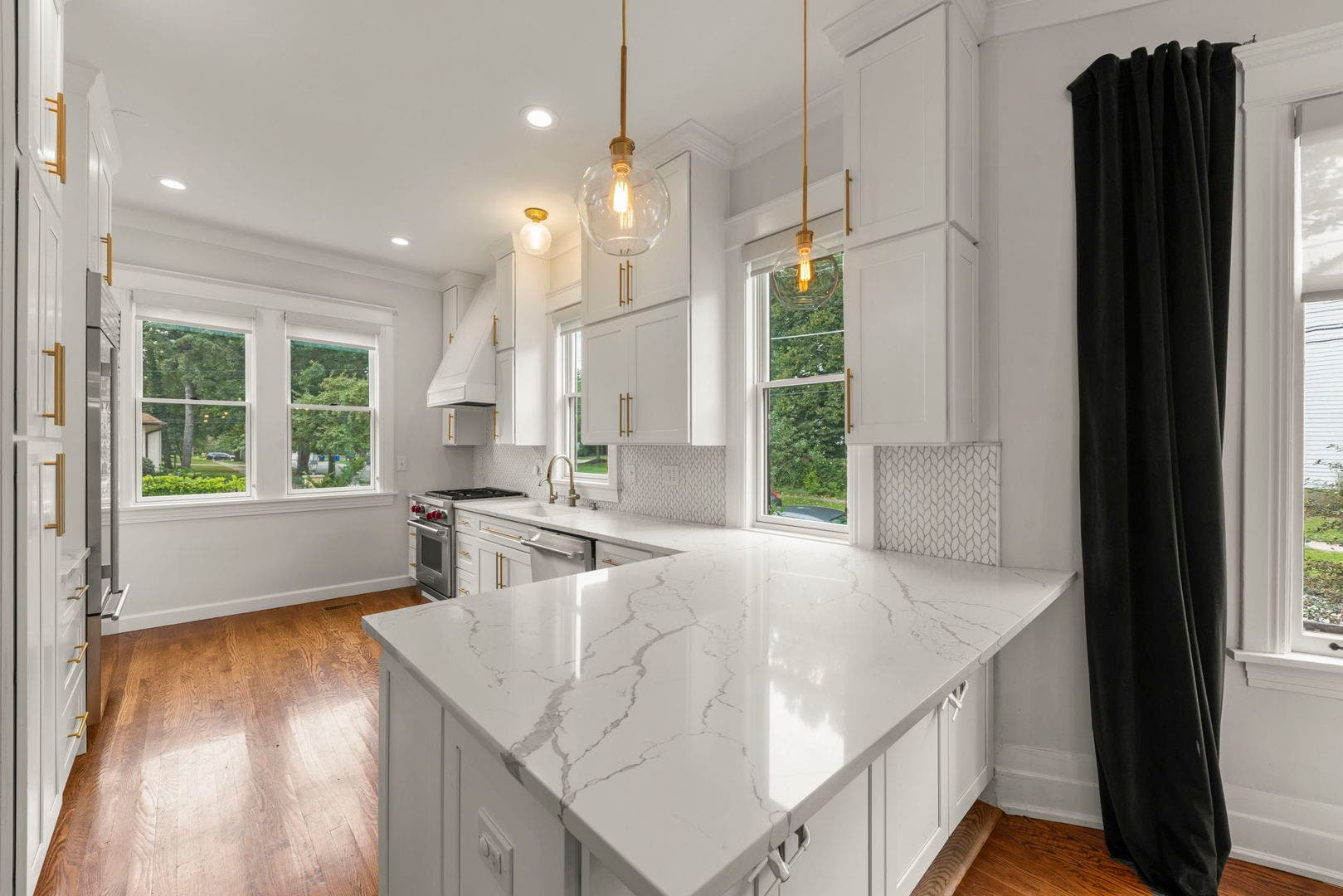 726 N Wheaton Avenue, Wheaton, IL 60187