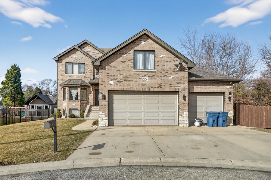 Property photo for 10020 S 80TH Court, Palos Hills, IL
