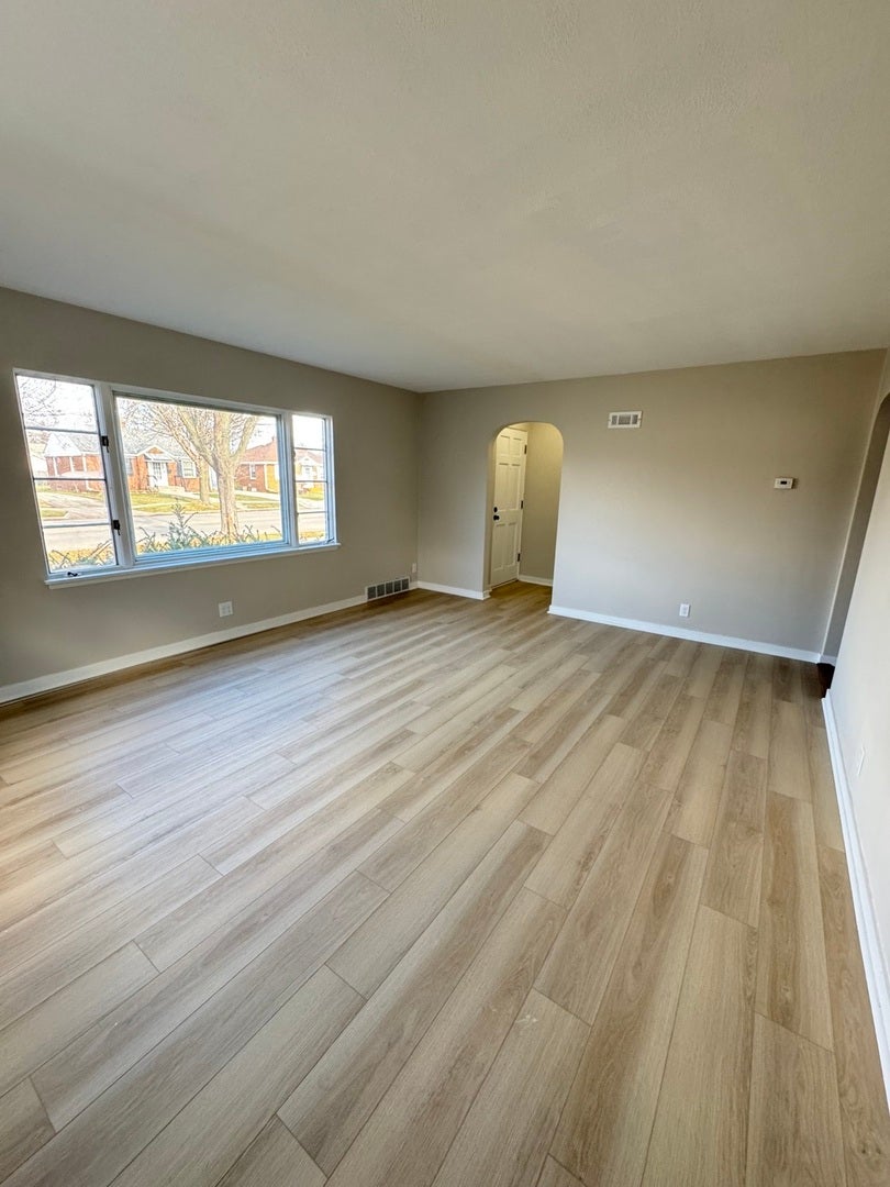 1616 Glenwood Avenue, Joliet, IL 60435