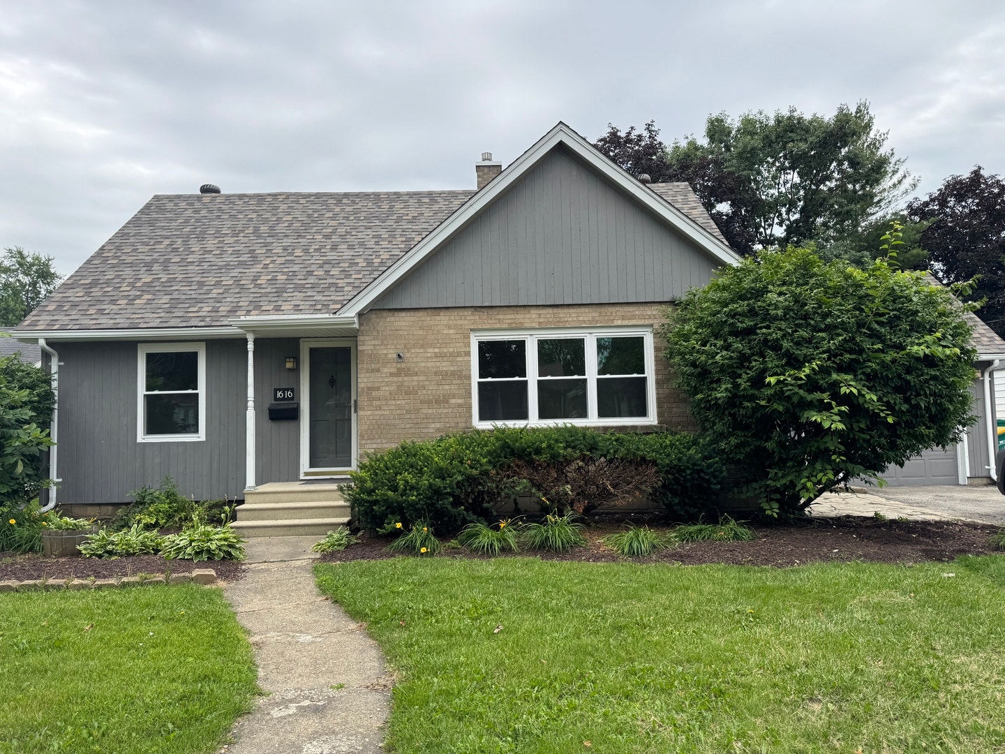 1616 Glenwood Avenue, Joliet, IL 60435