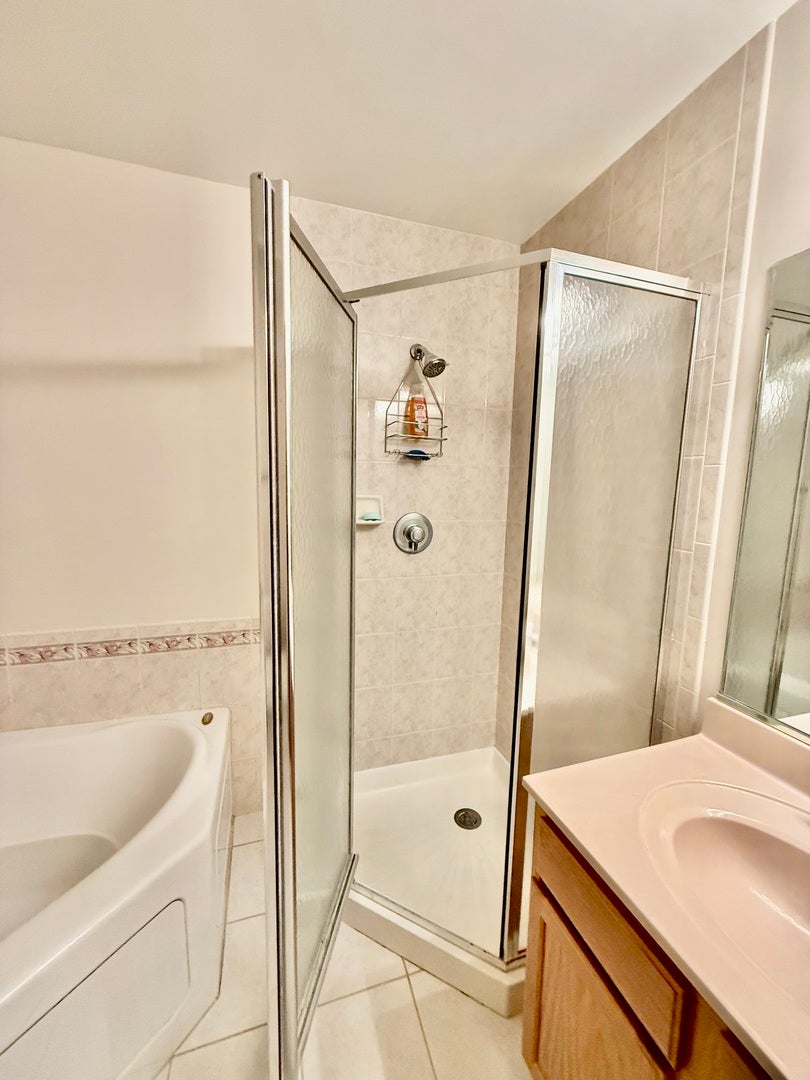 9400 CALEDONIA Drive, Tinley Park, IL 60487 9400 CALEDONIA Drive, Tinley Park, IL 60487