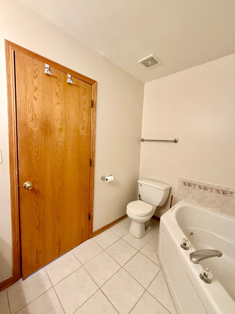 9400 CALEDONIA Drive, Tinley Park, IL 60487 9400 CALEDONIA Drive, Tinley Park, IL 60487