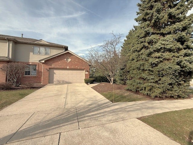 9400 CALEDONIA Drive, Tinley Park, IL 60487 9400 CALEDONIA Drive, Tinley Park, IL 60487