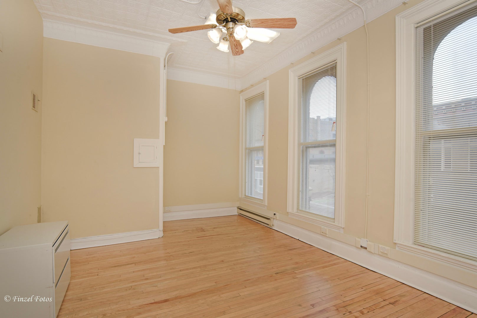 20-24 Douglas Avenue, Elgin, IL 60120