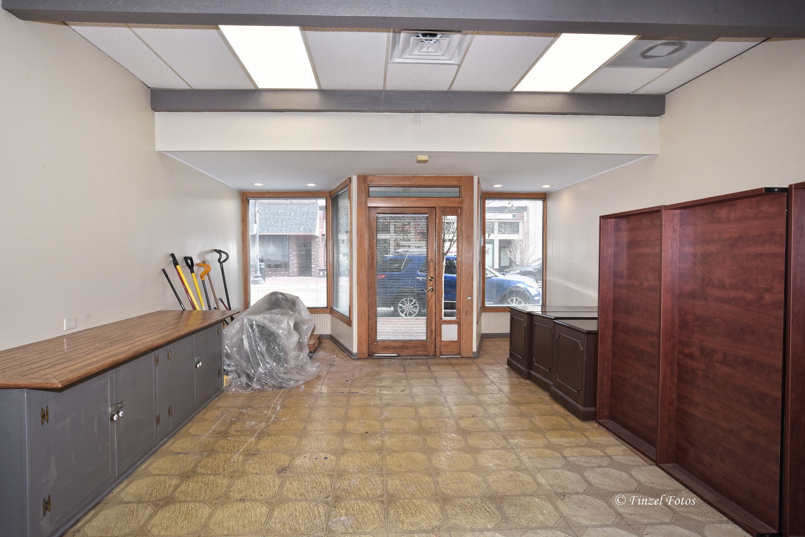 20-24 Douglas Avenue, Elgin, IL 60120