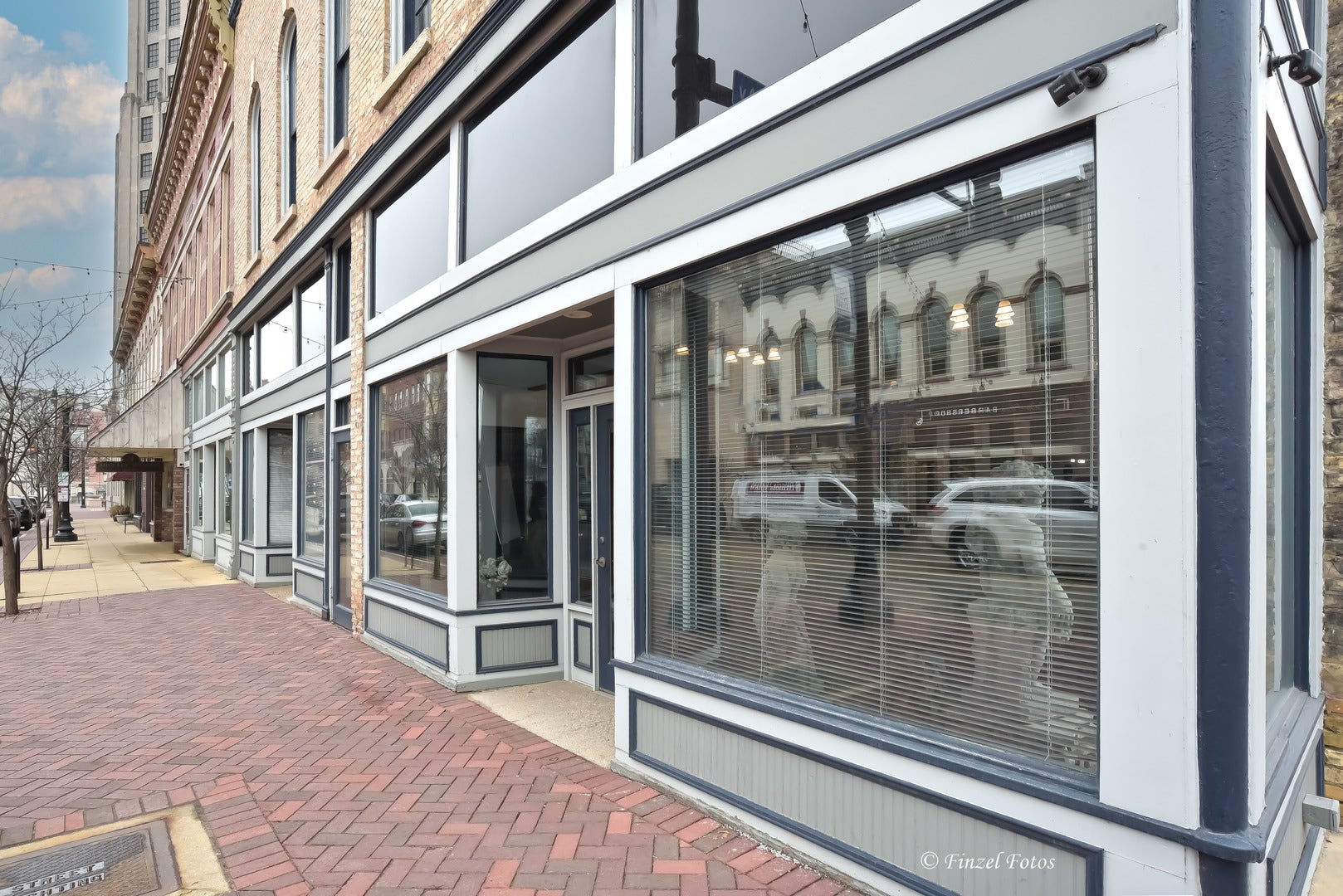 20-24 Douglas Avenue, Elgin, IL 60120