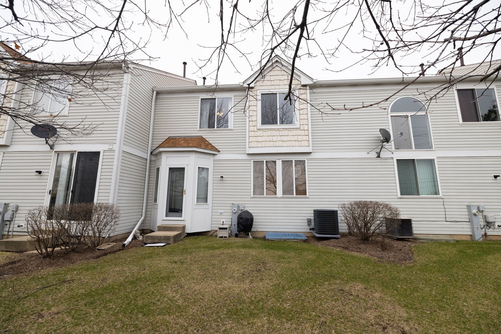 2375 Cove Court, Elgin, IL 60123 2375 Cove Court, Elgin, IL 60123