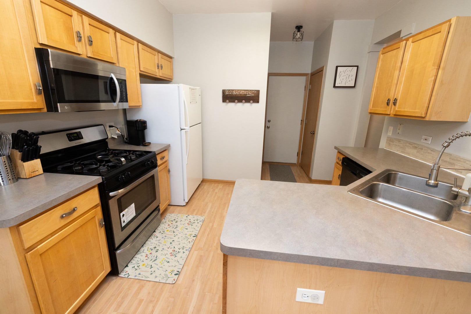 2375 Cove Court, Elgin, IL 60123 2375 Cove Court, Elgin, IL 60123