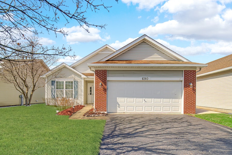 Property photo for 690 S Wellston Lane, Romeoville, IL