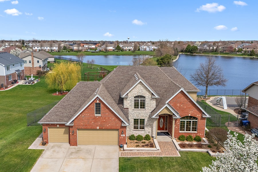 Property photo for 785 Stacey Drive, New Lenox, IL