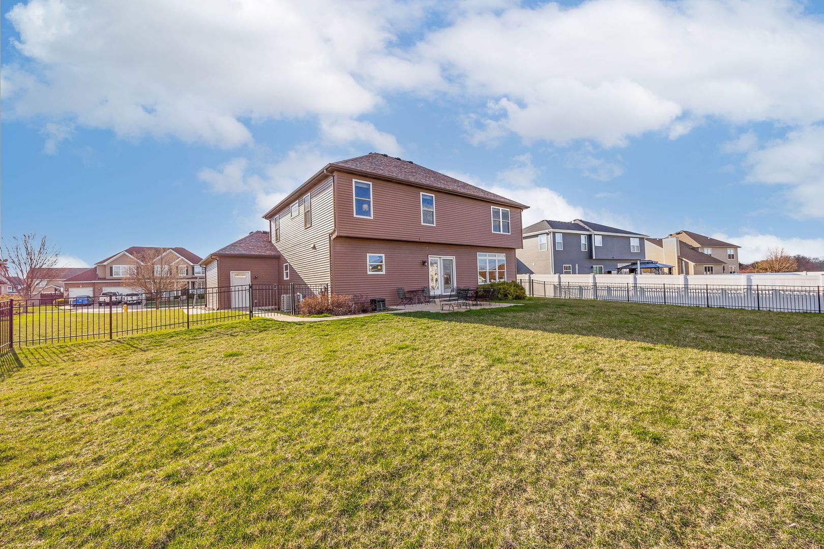 311 W Frontier Drive, Minooka, IL 60447 311 W Frontier Drive, Minooka, IL 60447