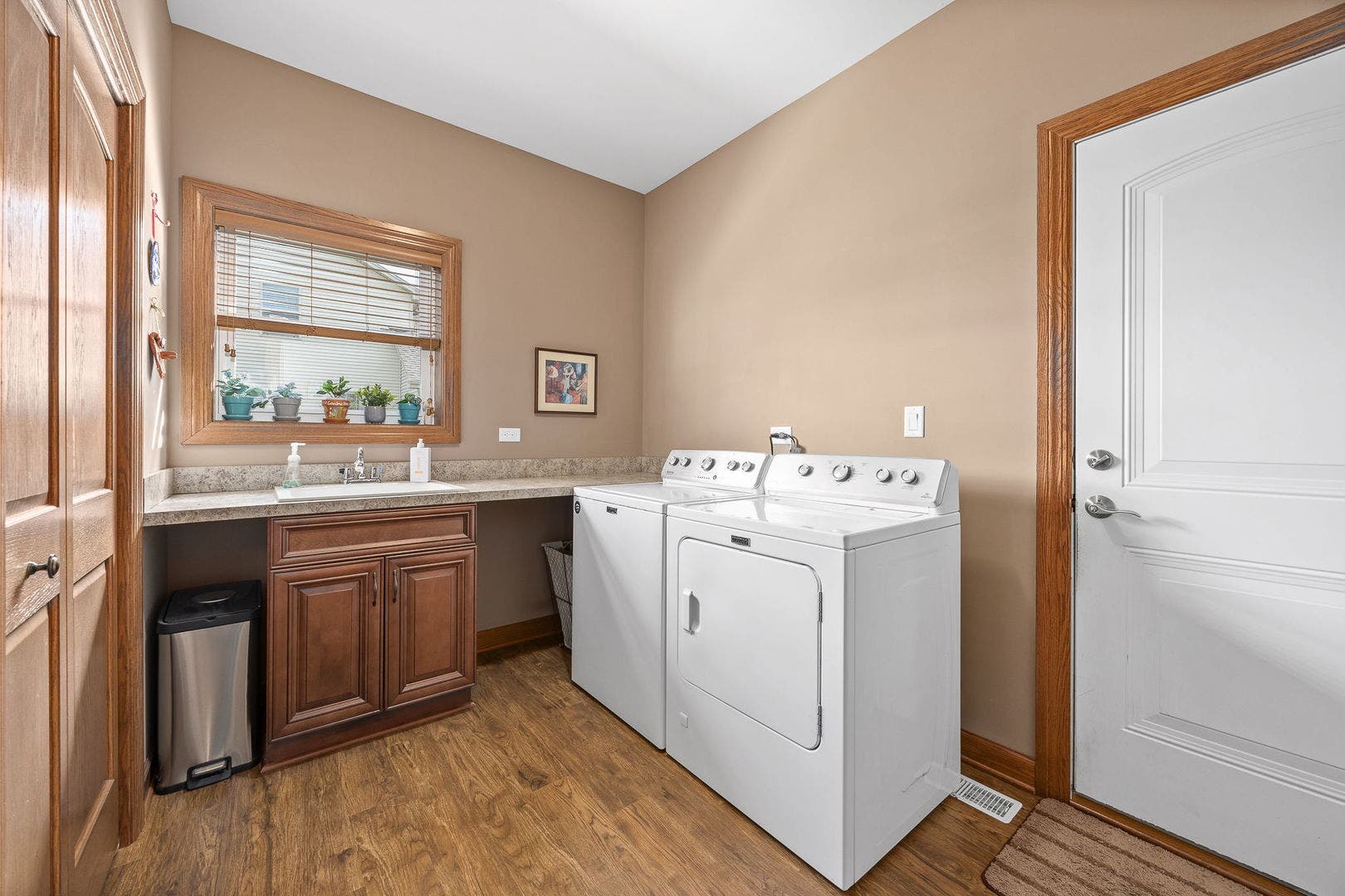311 W Frontier Drive, Minooka, IL 60447 Main floor laundry room with door leading to garag