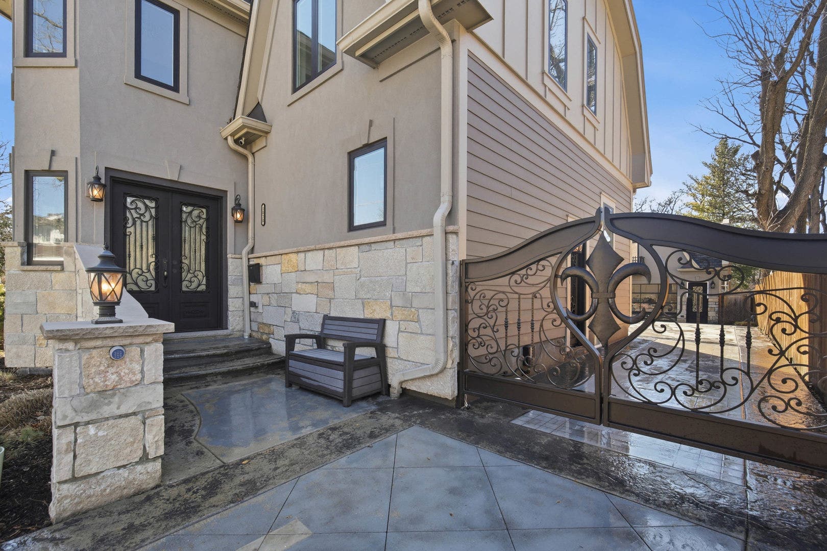 1020 Hill Avenue, Elgin, IL 60120