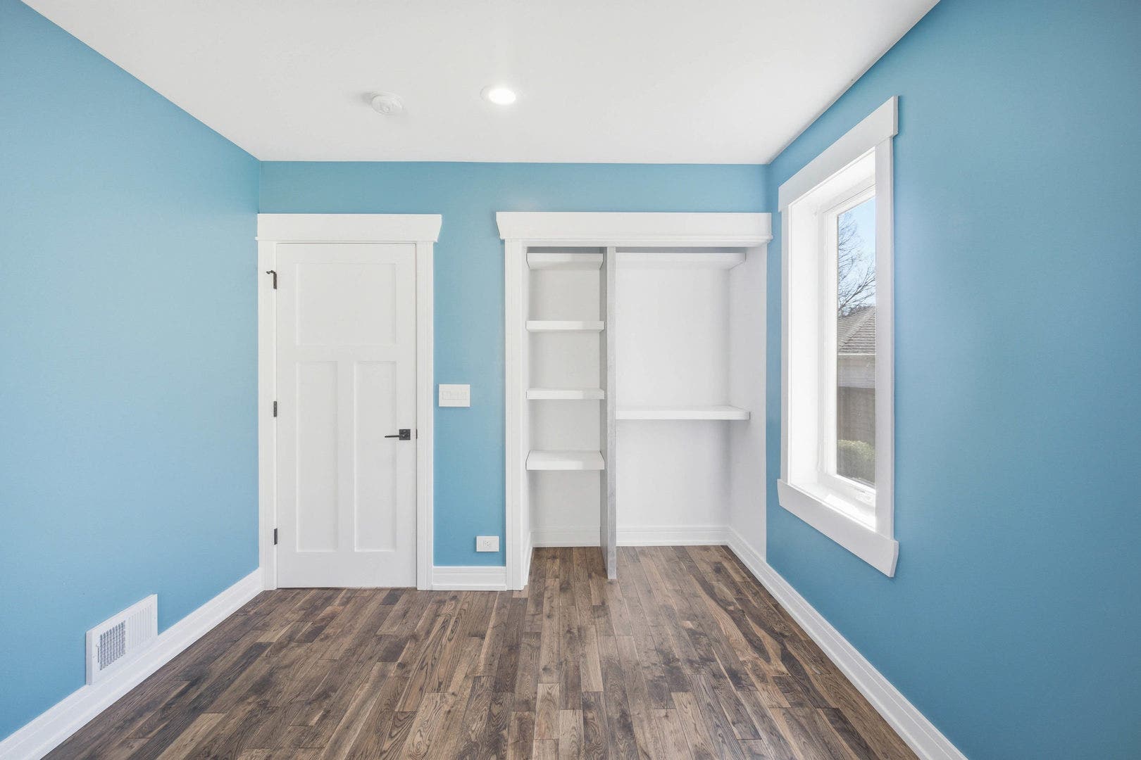 1020 Hill Avenue, Elgin, IL 60120