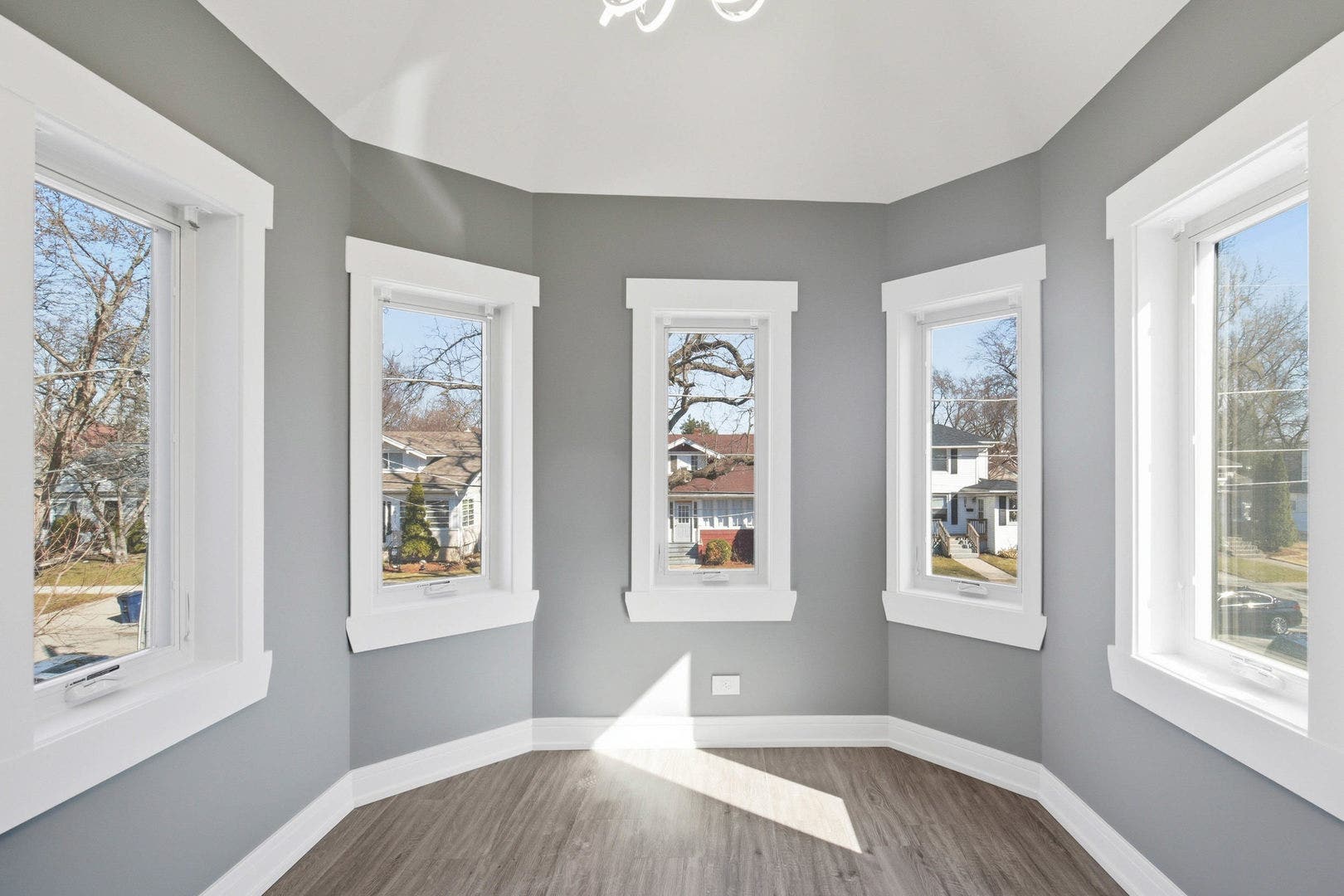 1020 Hill Avenue, Elgin, IL 60120