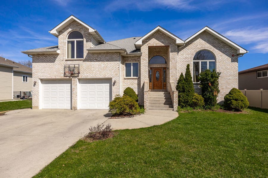 Property photo for 10225 S 81st Court, Palos Hills, IL